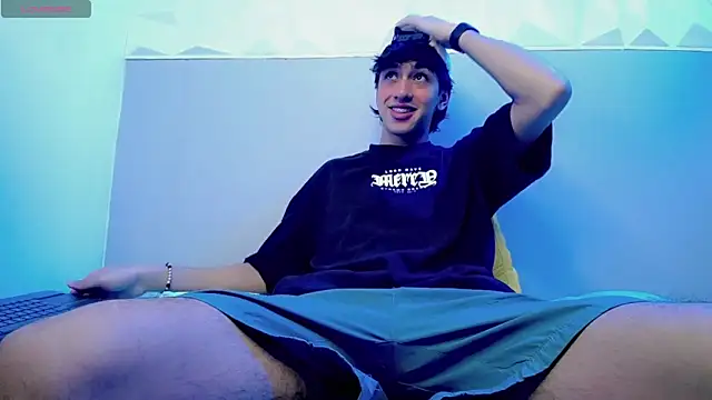 Snapshot of Jake_tripp chatting on 12/17/25, 04:07 Jake tripp online show from 12/17/25, 04:07