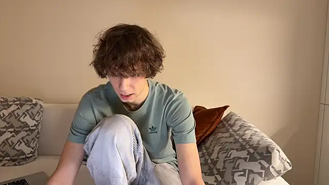 Snapshot of denobluorka chatting on 12/17/25, 02:12 denobluorka online show from 12/17/25, 02:12