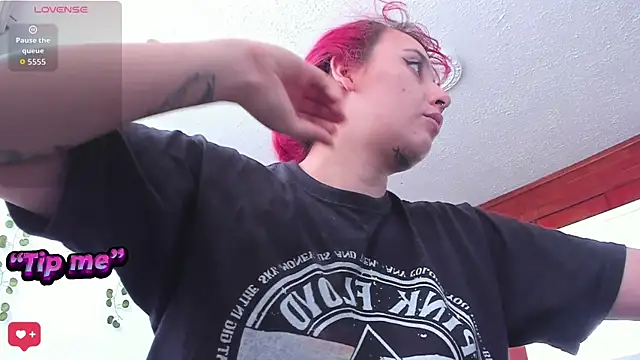 Snapshot of bonnie_moon_ chatting on 09/12/25, 05:46 bonnie moon online show from 09/12/25, 05:46