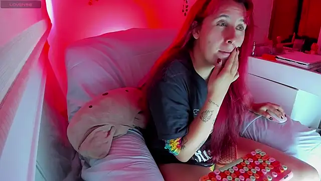 Snapshot of bonnie_moon_ chatting on 09/24/25, 05:49 bonnie moon online show from 09/24/25, 05:49