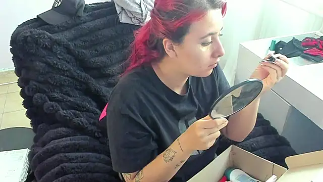 Snapshot of bonnie_moon_ chatting on 10/10/25, 04:50 bonnie moon online show from 10/10/25, 04:50