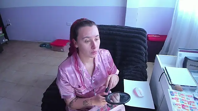 Snapshot of bonnie_moon_ chatting on 10/23/25, 05:01 bonnie moon online show from 10/23/25, 05:01