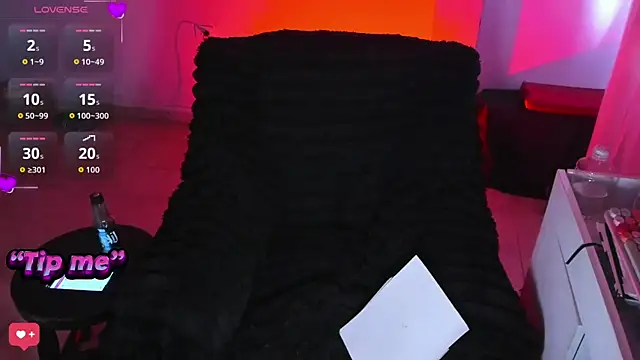 Snapshot of bonnie_moon_ chatting on 10/24/25, 08:38 bonnie moon online show from 10/24/25, 08:38