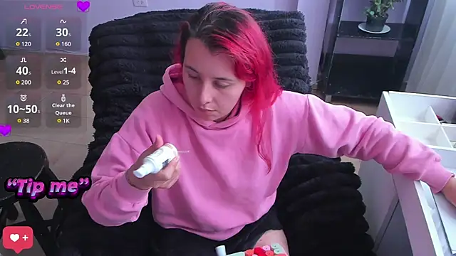 Snapshot of bonnie_moon_ chatting on 10/28/25, 08:22 bonnie moon online show from 10/28/25, 08:22