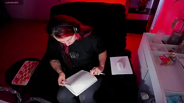 Snapshot of bonnie_moon_ chatting on 10/30/25, 07:25 bonnie moon online show from 10/30/25, 07:25