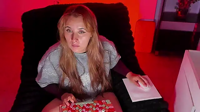 Snapshot of bonnie_moon_ chatting on 11/19/25, 08:31 bonnie moon online show from 11/19/25, 08:31