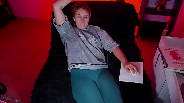 Snapshot of bonnie_moon_ chatting on 11/21/25, 11:03 bonnie moon online show from 11/21/25, 11:03