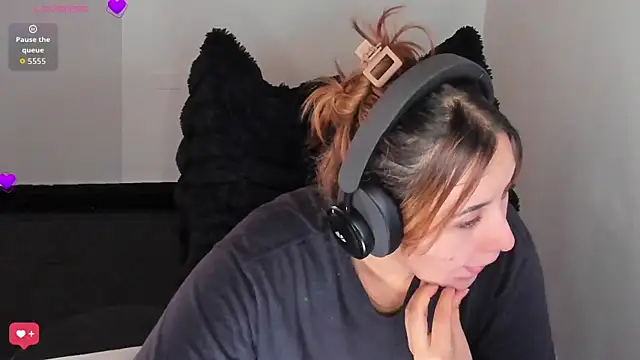 bonnie moon  online show from 02/12/26, 07:42