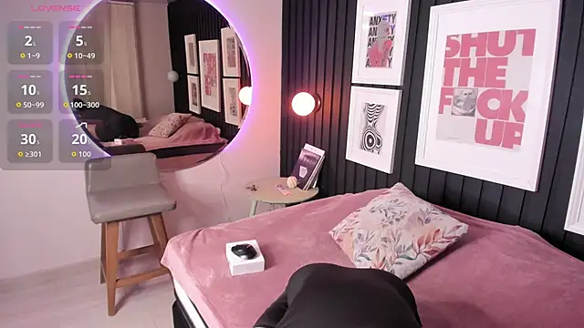 Snapshot of Kayla_stern_ chatting on 11/06/25, 07:37 Kayla stern online show from 11/06/25, 07:37