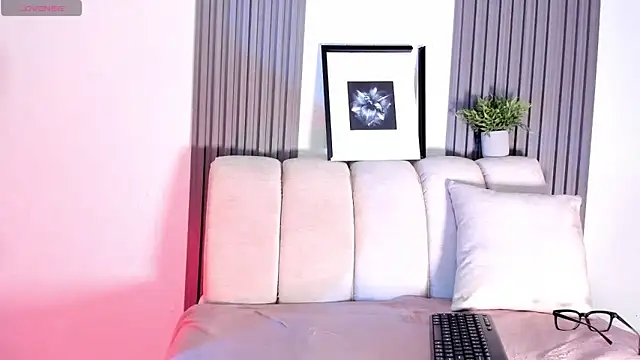 Kayla stern  online show from 04/24/26, 06:43