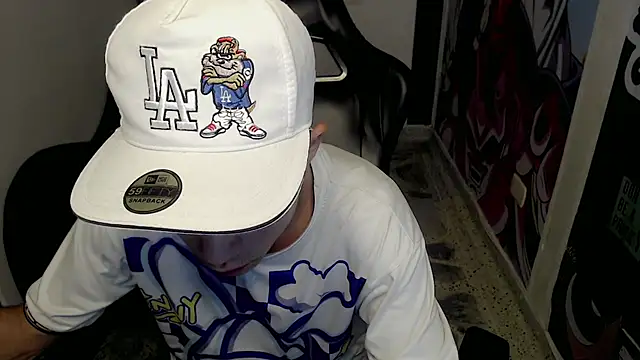 Snapshot of bby_santi chatting on 02/13/25, 01:05 bby santi online show from 02/13/25, 01:05