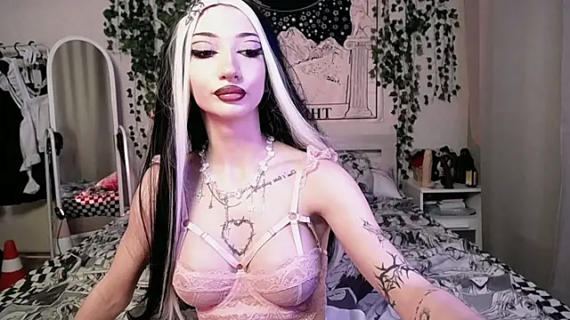 Snapshot of Marcellean chatting on 01/11/25, 04:38 Marcellean online show from 01/11/25, 04:38