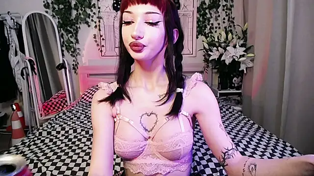 Snapshot of Marcellean chatting on 02/18/25, 01:10 Marcellean online show from 02/18/25, 01:10