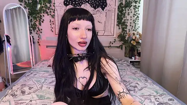 Snapshot of Marcellean chatting on 03/16/25, 07:26 Marcellean online show from 03/16/25, 07:26