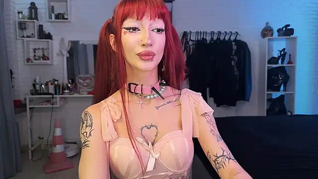 Snapshot of Marcellean chatting on 11/06/25, 03:40 Marcellean online show from 11/06/25, 03:40