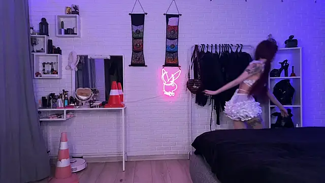 Snapshot of Marcellean chatting on 11/12/25, 05:30 Marcellean online show from 11/12/25, 05:30