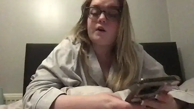 honeyyy24 online show from 09/20/25, 11:50