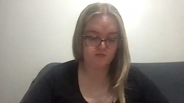 honeyyy24 online show from 04/07/26, 09:37