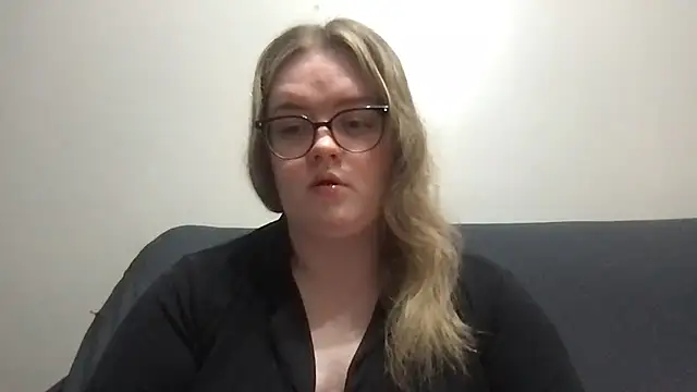 honeyyy24 online show from 04/08/26, 09:15