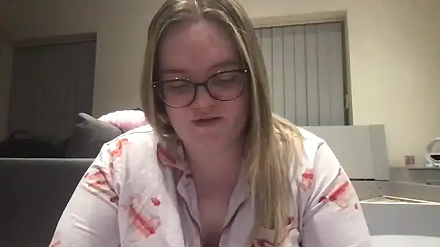 honeyyy24 online show from 05/06/26, 10:04