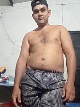 Snapshot of travieso2893 chatting on 10/13/25, 03:28 travieso2893 online show from 10/13/25, 03:28