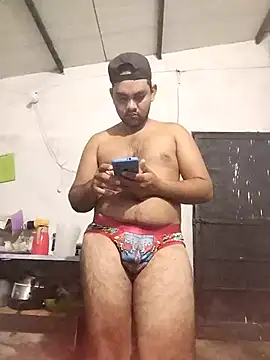 Snapshot of travieso2893 chatting on 11/10/25, 02:10 travieso2893 online show from 11/10/25, 02:10