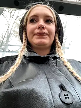 Snapshot of Milkyy_wway chatting on 10/23/25, 06:13 Milkyy wway online show from 10/23/25, 06:13