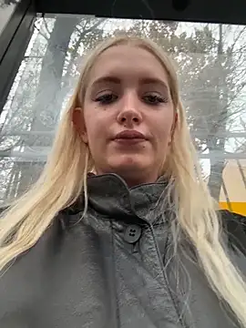 Snapshot of Milkyy_wway chatting on 10/25/25, 06:10 Milkyy wway online show from 10/25/25, 06:10