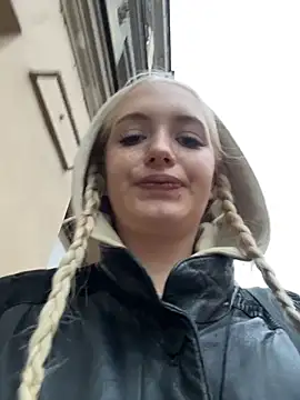 Snapshot of Milkyy_wway chatting on 11/18/25, 06:29 Milkyy wway online show from 11/18/25, 06:29