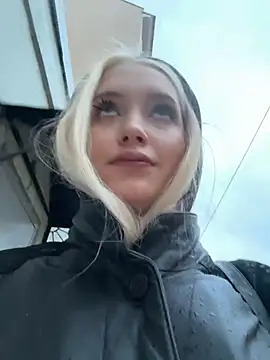 Snapshot of Milkyy_wway chatting on 12/20/25, 07:15 Milkyy wway online show from 12/20/25, 07:15