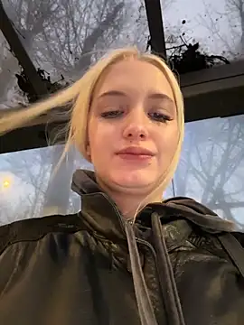 Snapshot of Milkyy_wway chatting on 12/21/25, 06:31 Milkyy wway online show from 12/21/25, 06:31