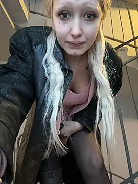 Snapshot of Milkyy_wway chatting on 02/02/26, 06:12 Milkyy wway online show from 02/02/26, 06:12