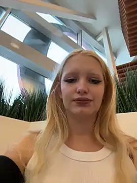 Snapshot of Milkyy_wway chatting on 02/17/26, 07:27 Milkyy wway online show from 02/17/26, 07:27