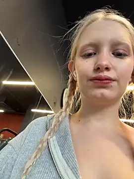 Snapshot of Milkyy_wway chatting on 02/21/26, 06:14 Milkyy wway online show from 02/21/26, 06:14