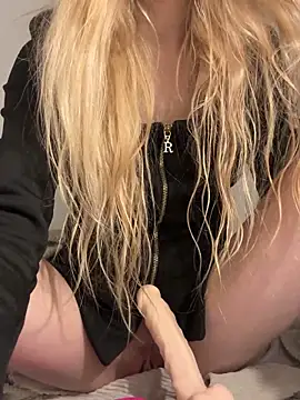 Lolitaxlola online show from 10/31/25, 02:40