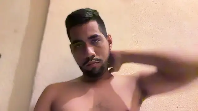 Snapshot of EnriquePersian197 chatting on 12/31/24, 01:08 EnriquePersian197 online show from 12/31/24, 01:08