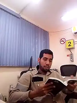 Snapshot of EnriquePersian197 chatting on 01/13/25, 03:58 EnriquePersian197 online show from 01/13/25, 03:58