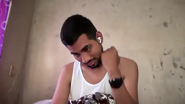 Snapshot of EnriquePersian197 chatting on 01/28/25, 03:14 EnriquePersian197 online show from 01/28/25, 03:14