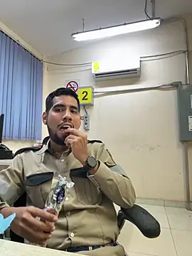 Snapshot of EnriquePersian197 chatting on 02/05/25, 01:37 EnriquePersian197 online show from 02/05/25, 01:37