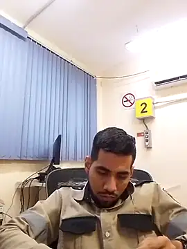 Snapshot of EnriquePersian197 chatting on 02/19/25, 04:23 EnriquePersian197 online show from 02/19/25, 04:23