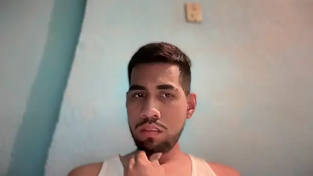 Snapshot of EnriquePersian197 chatting on 02/19/25, 11:46 EnriquePersian197 online show from 02/19/25, 11:46