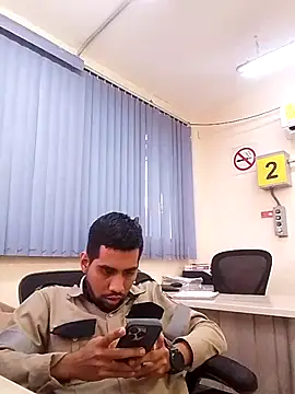 Snapshot of EnriquePersian197 chatting on 02/27/25, 04:21 EnriquePersian197 online show from 02/27/25, 04:21