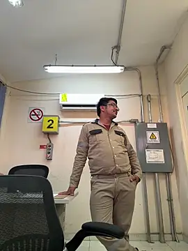 Snapshot of EnriquePersian197 chatting on 03/08/25, 12:11 EnriquePersian197 online show from 03/08/25, 12:11