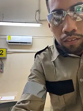 Snapshot of EnriquePersian197 chatting on 09/23/25, 01:30 EnriquePersian197 online show from 09/23/25, 01:30