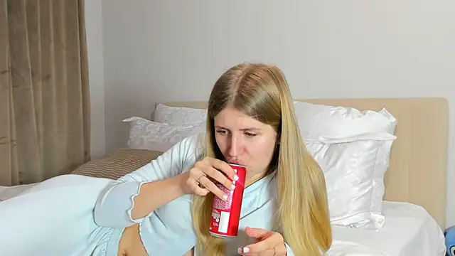 kirraa  online show from 12/21/25, 08:38