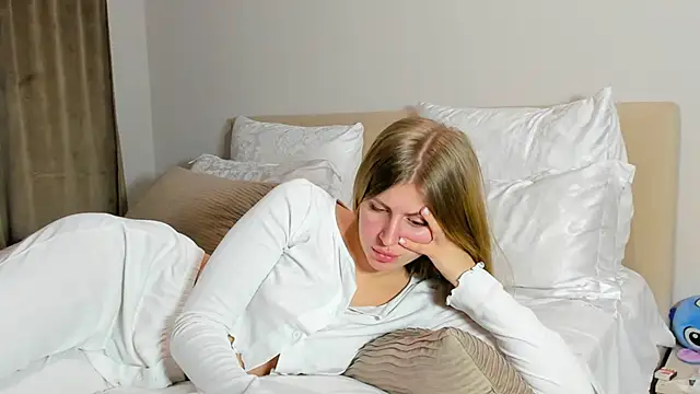 kirraa  online show from 12/22/25, 07:55