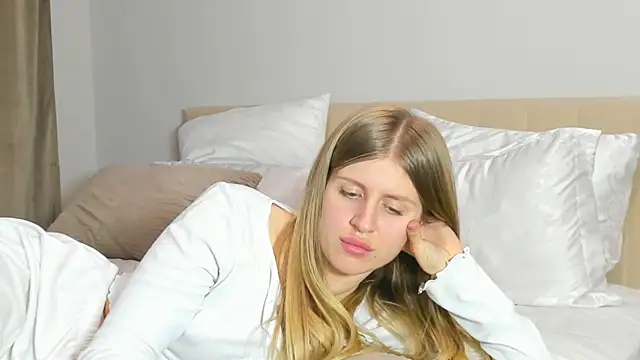 kirraa  online show from 02/02/26, 07:56