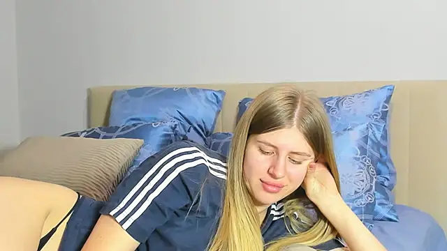 kirraa  online show from 02/12/26, 09:54