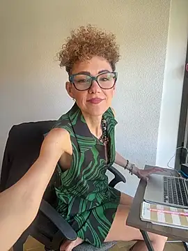 Snapshot of lavaldez chatting on 05/20/26, 10:54 lavaldez online show from 05/20/26, 10:54