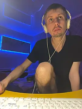 Snapshot of Aki-Laky chatting on 12/03/25, 07:12 Aki-Laky online show from 12/03/25, 07:12